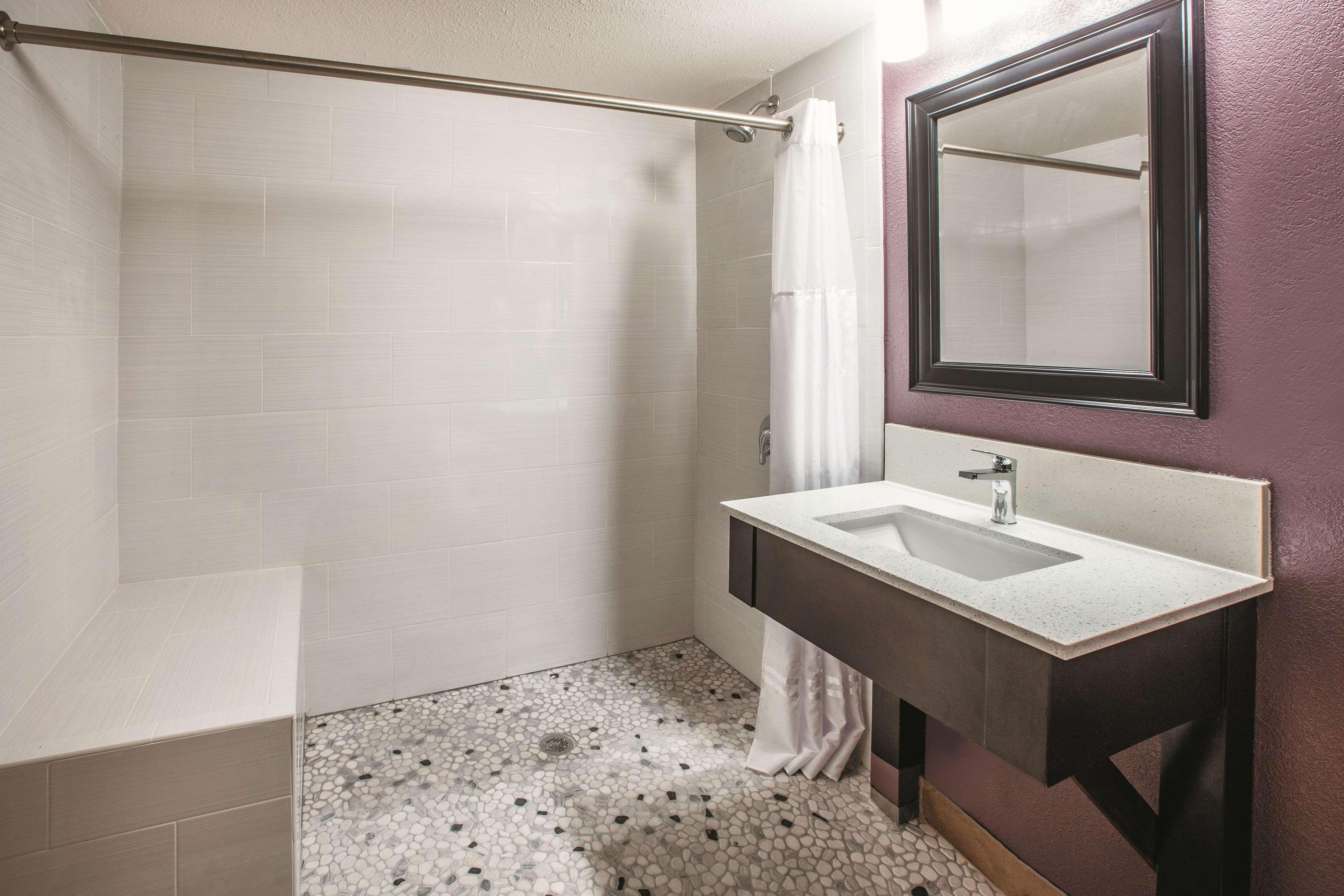 La Quinta By Wyndham Sturbridge Hotel Kültér fotó