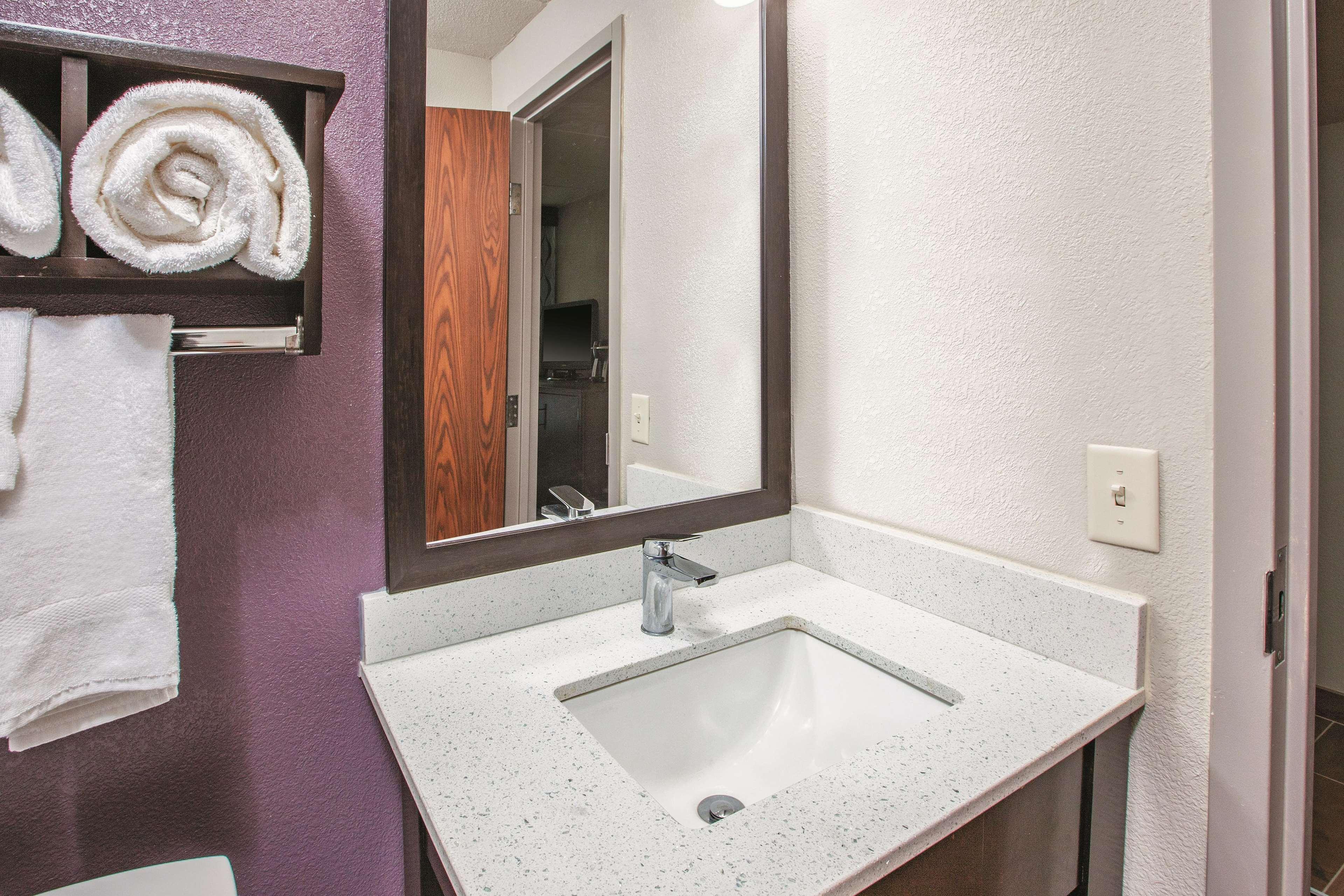 La Quinta By Wyndham Sturbridge Hotel Kültér fotó