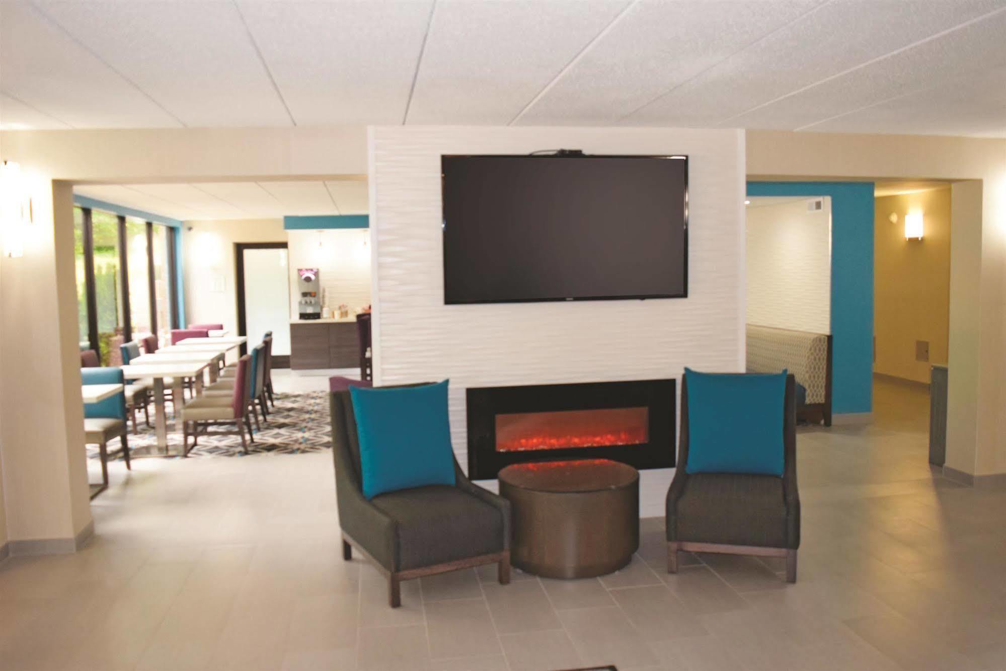 La Quinta By Wyndham Sturbridge Hotel Kültér fotó