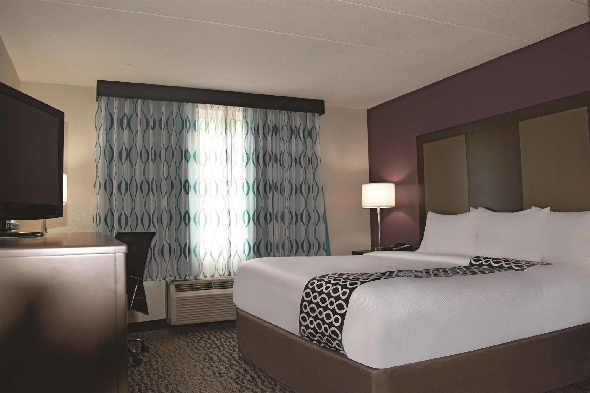 La Quinta By Wyndham Sturbridge Hotel Kültér fotó