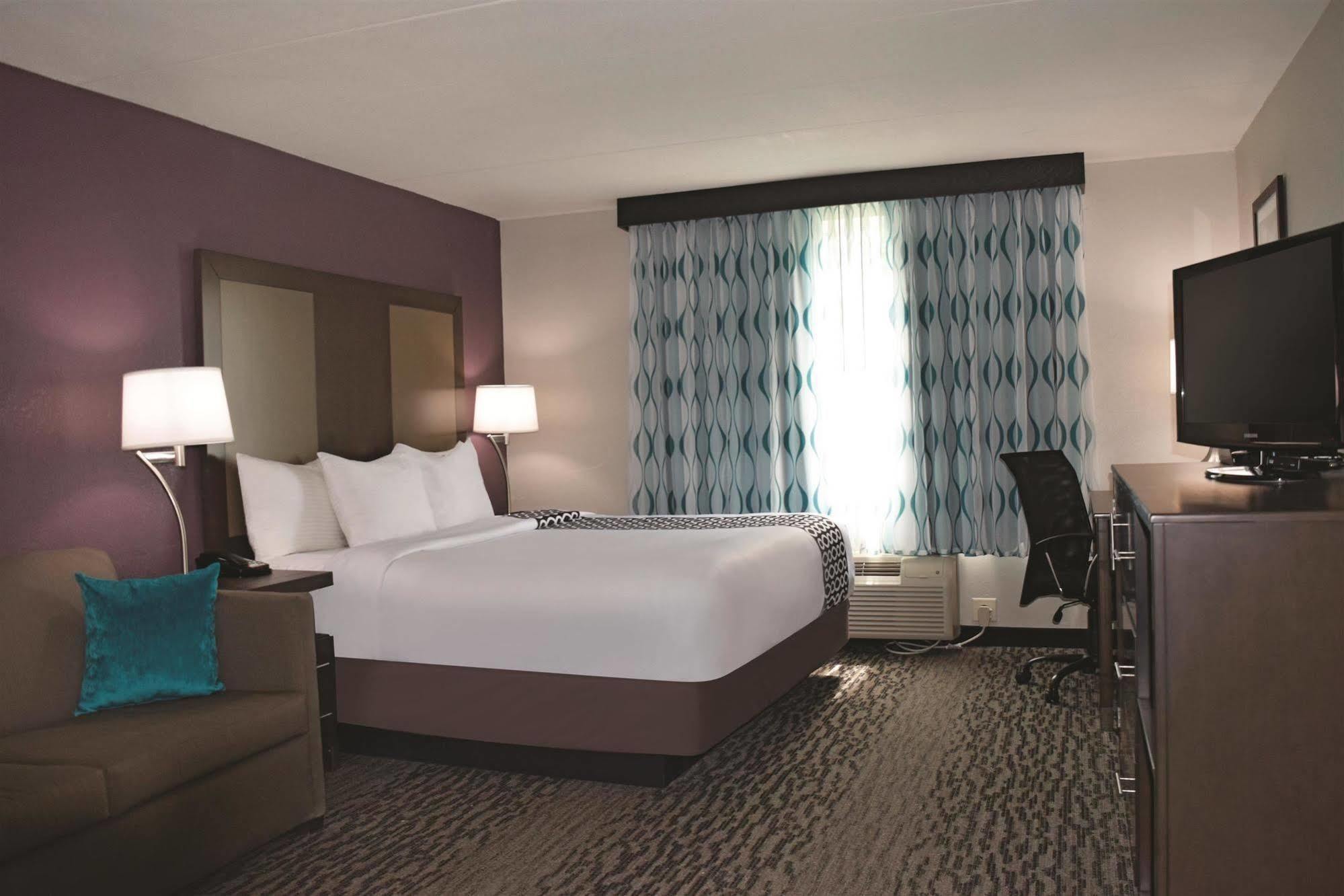 La Quinta By Wyndham Sturbridge Hotel Kültér fotó